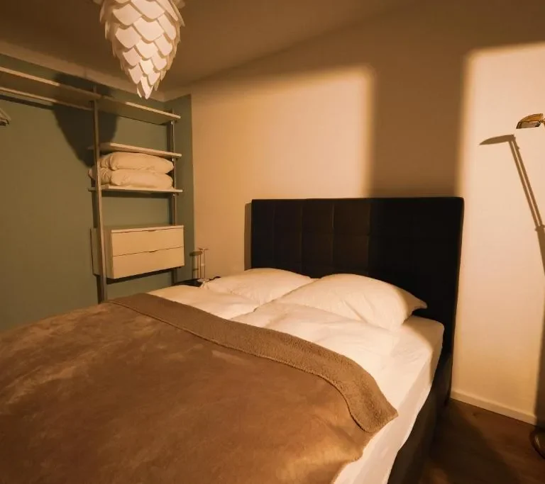 Apartment ()